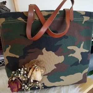 Madewell Canvas Transport Tote in Cottontail Camo